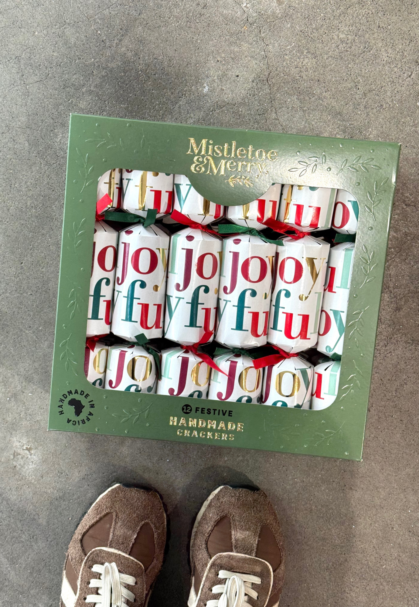 mistletoe & merry - joyful crackers
