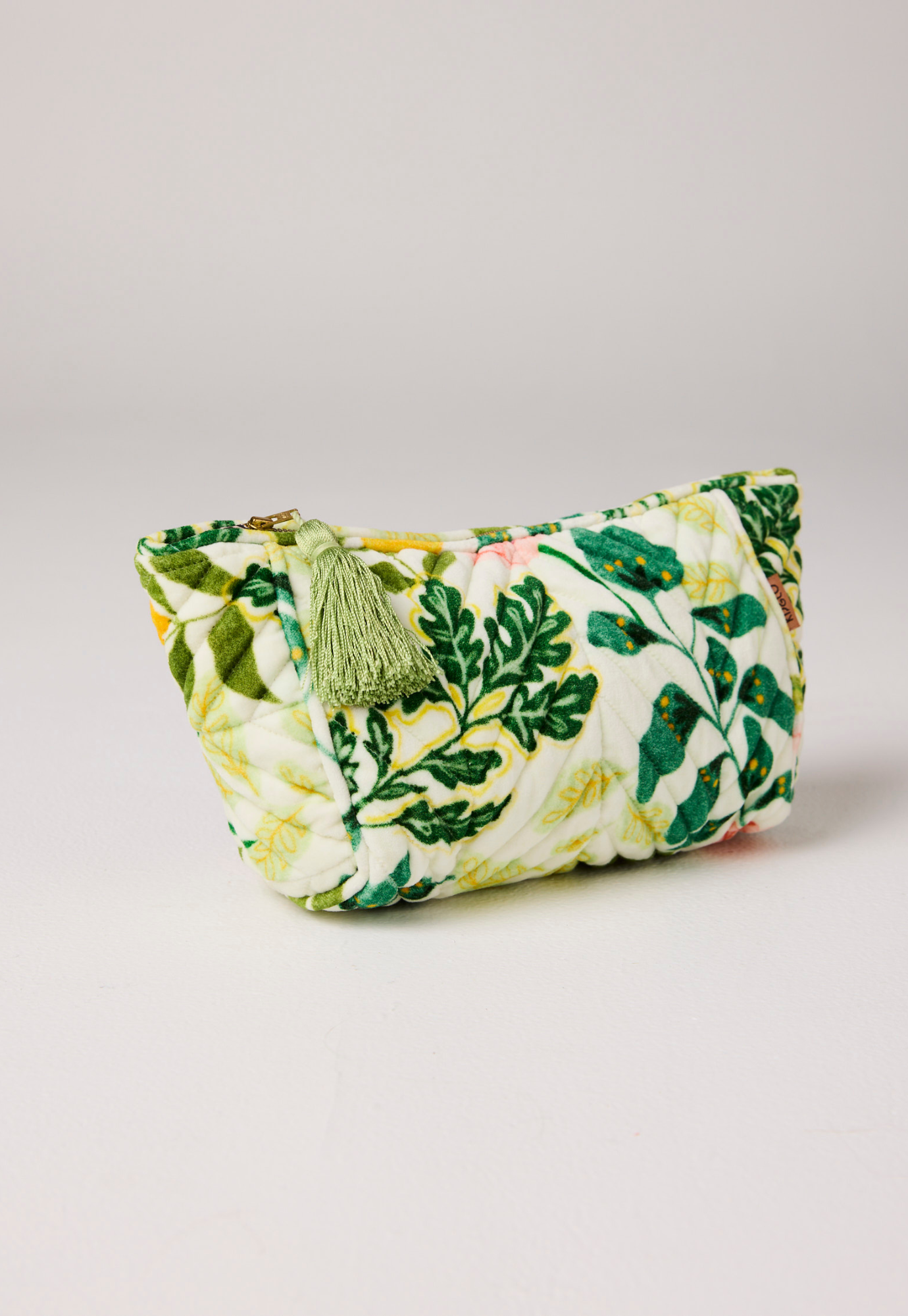 kip&co - wander velvet toiletry bag