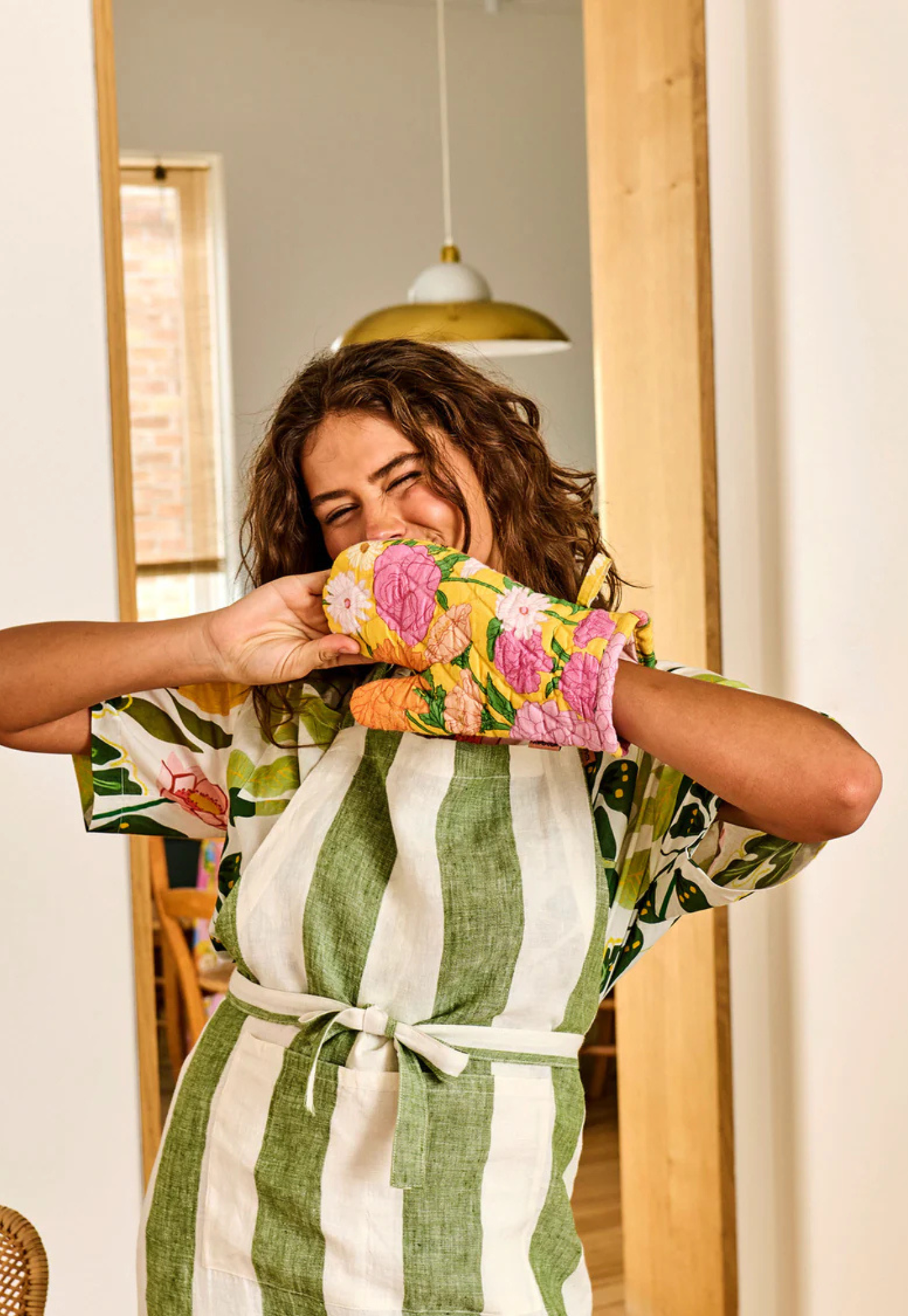 kip&co - follow the sun yellow oven mitt