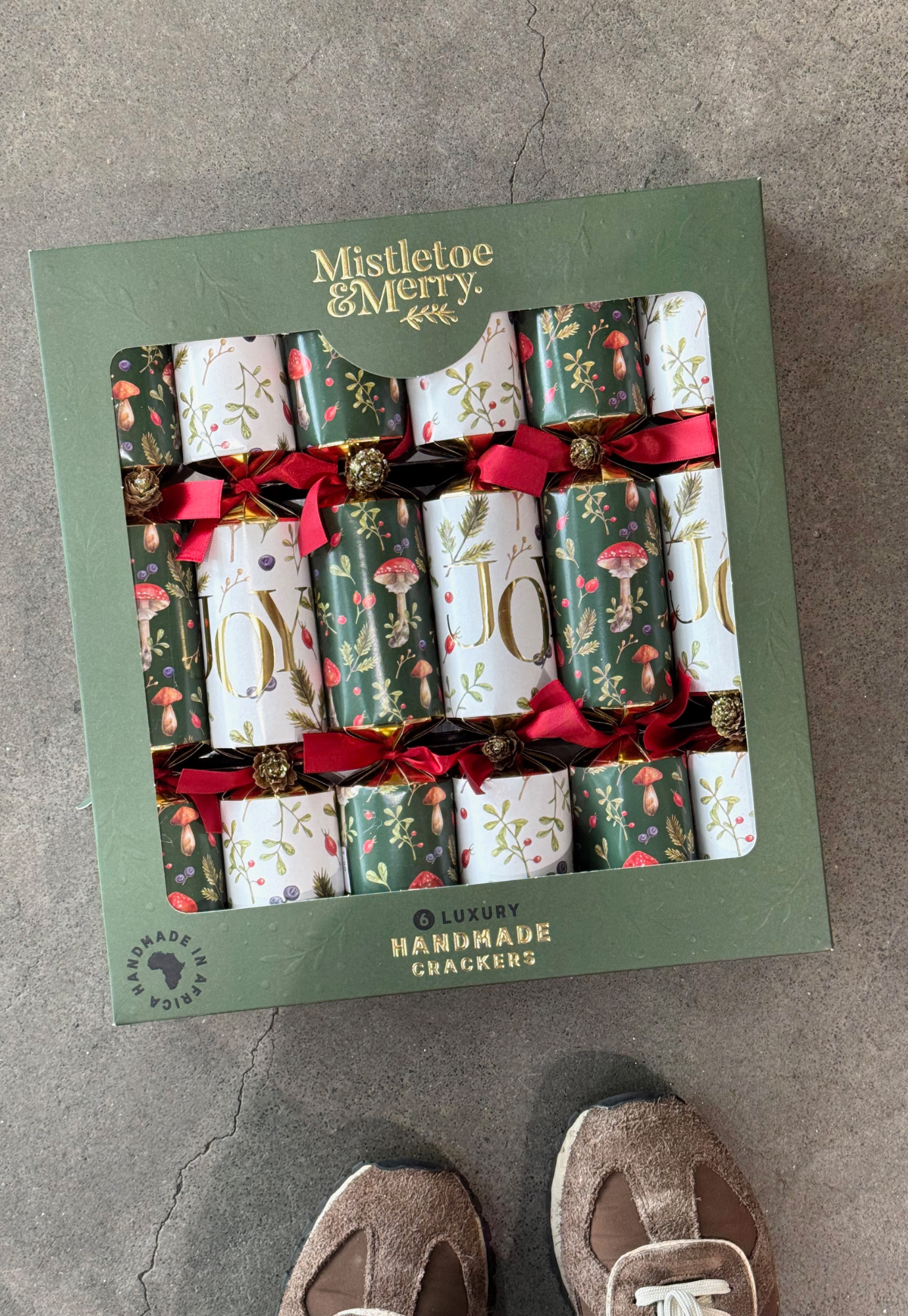 mistletoe & merry - joy & sprigs crackers