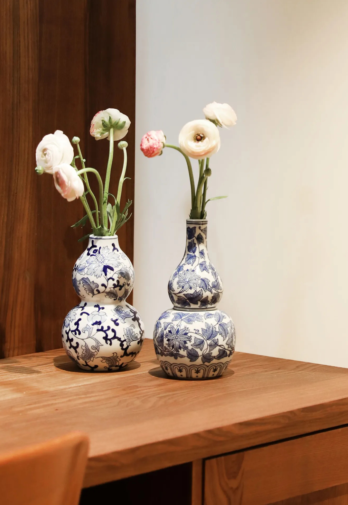 rijks museum - klevering vase flowers lotus