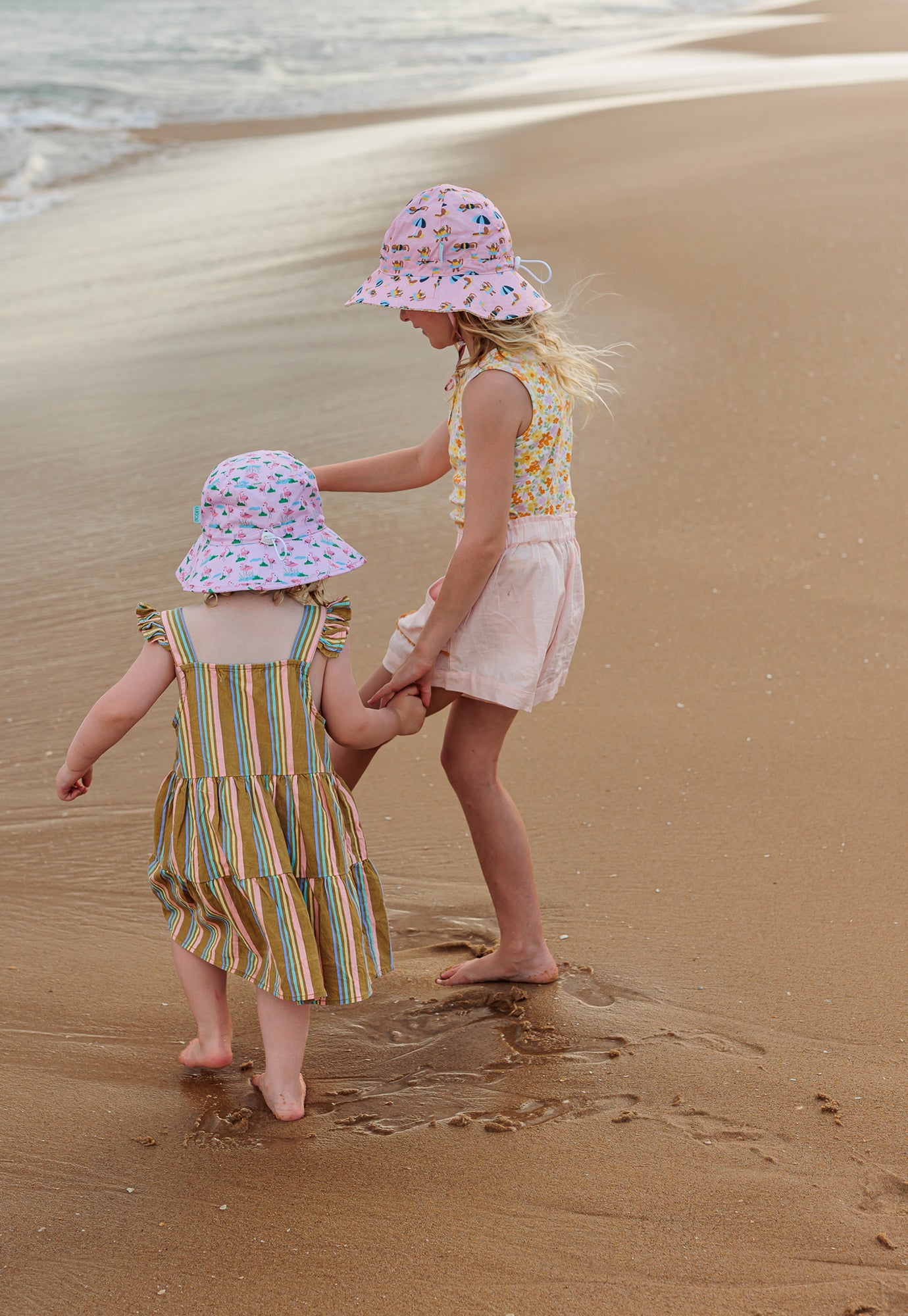 acorn kids - dancing flamingo bucket hat
