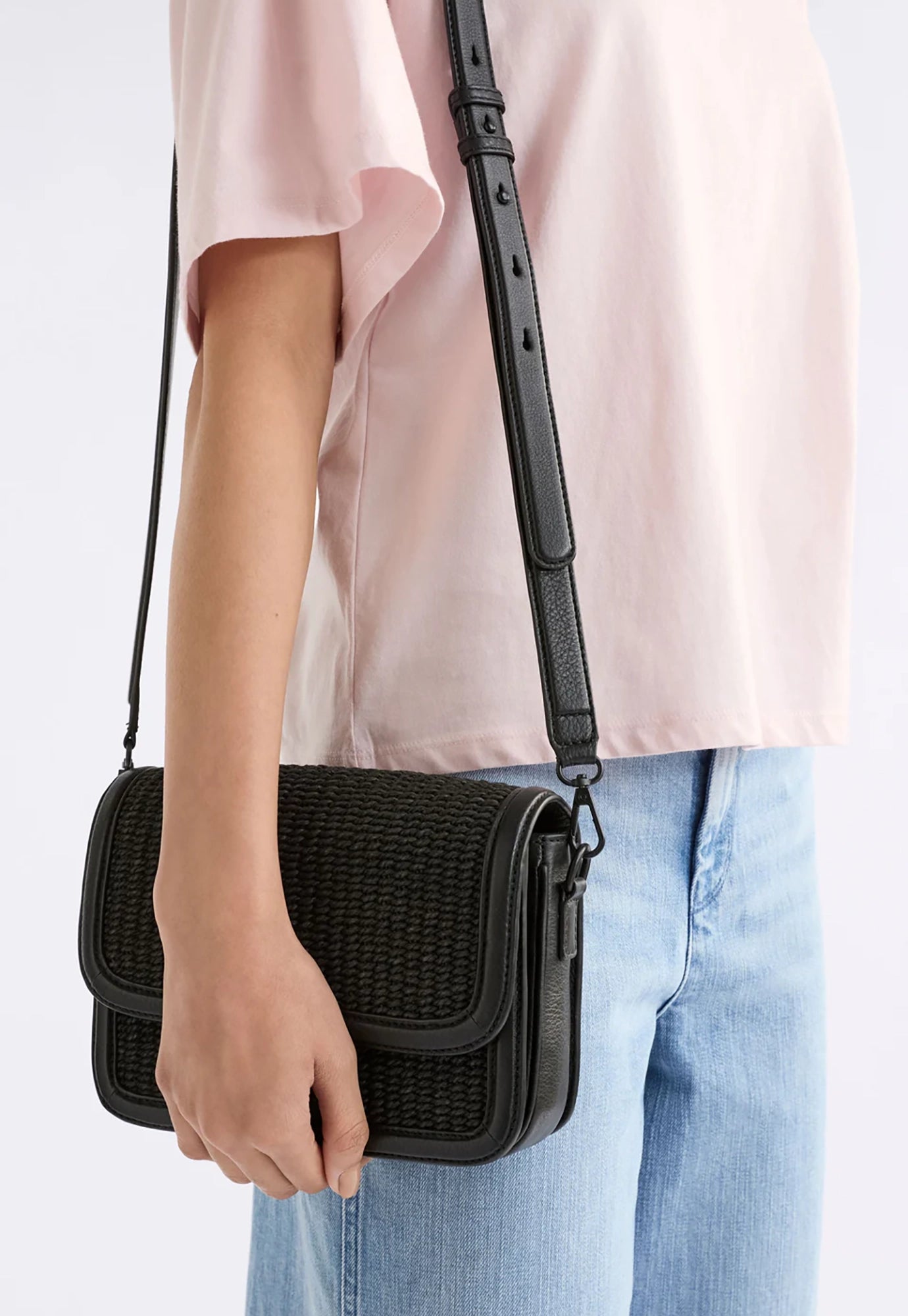 elk - ralffa crossbody - black