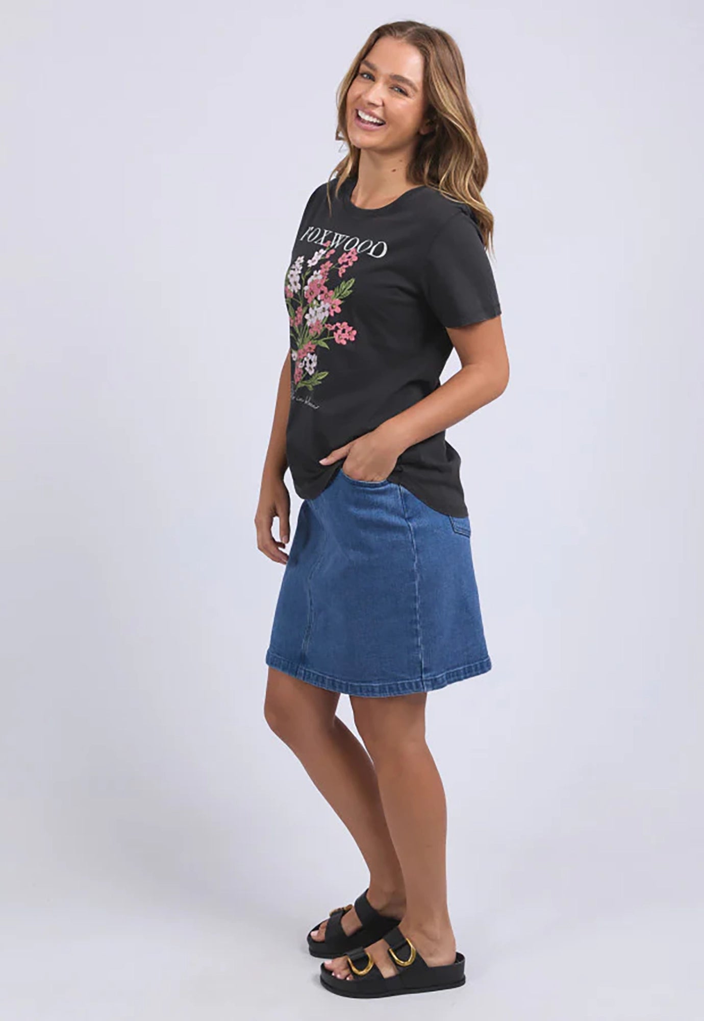 foxwood - flowers tee - washed black