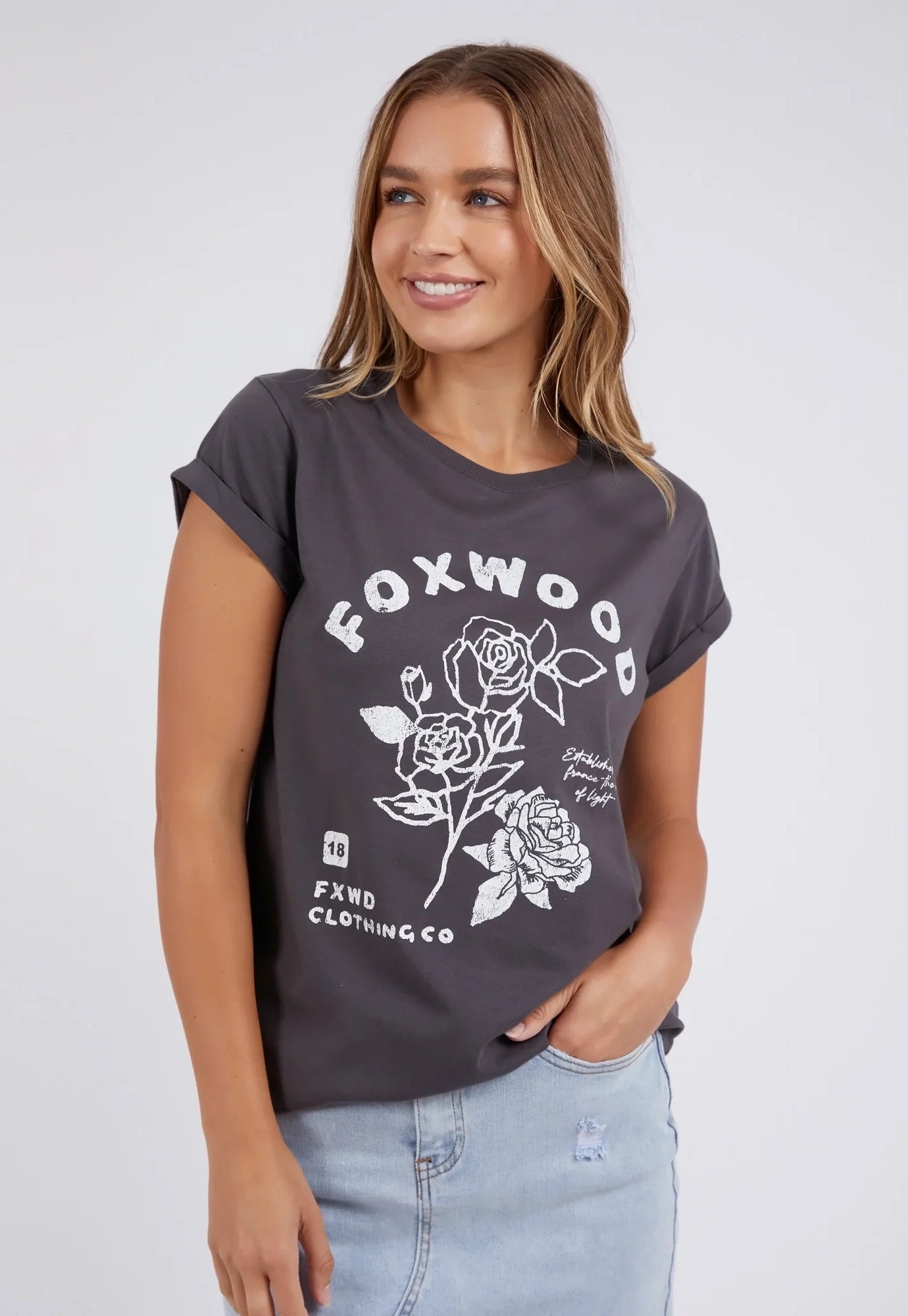 foxwood - rosette tee - black