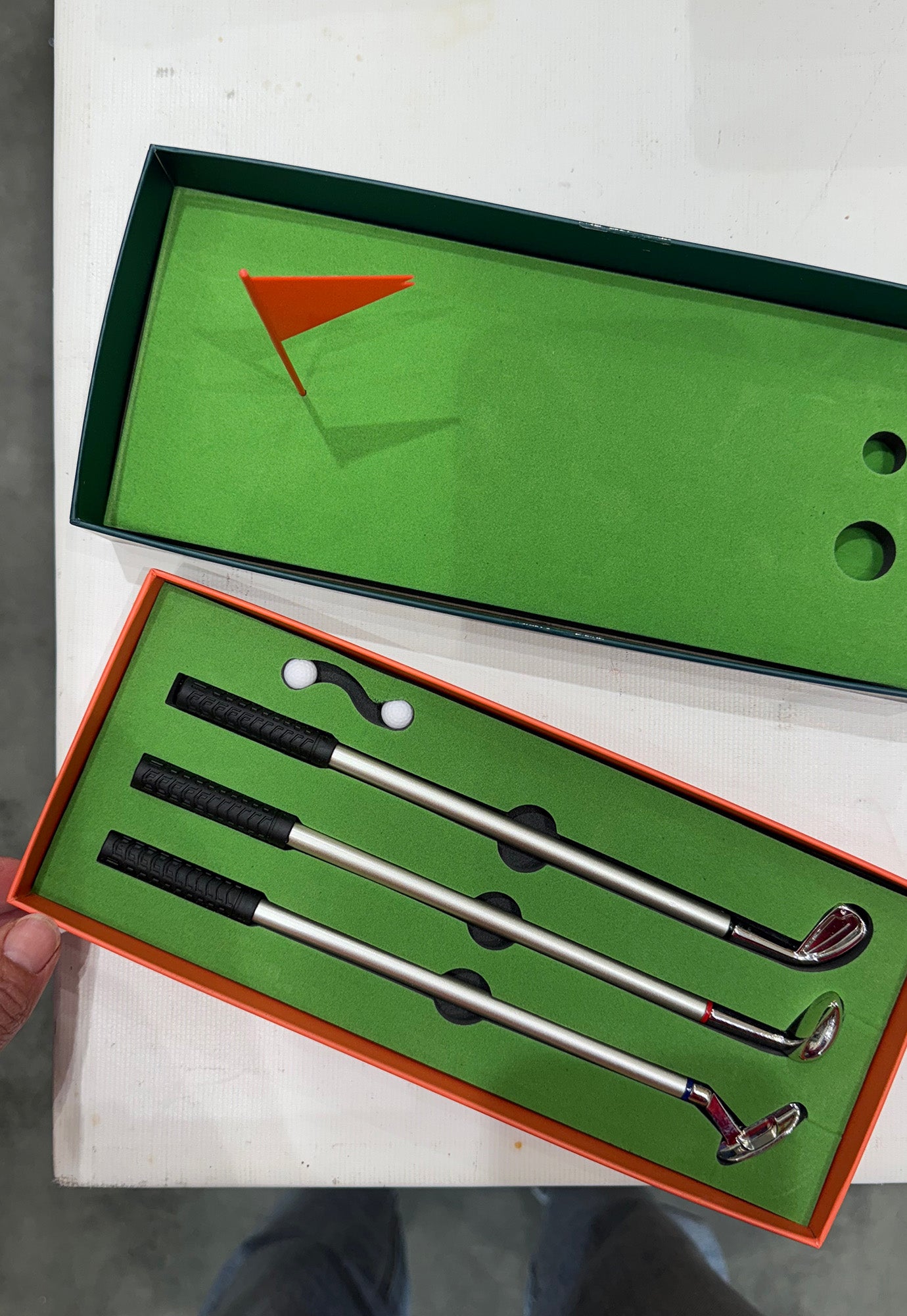 gentlemen's hardware - pen & putt desk game