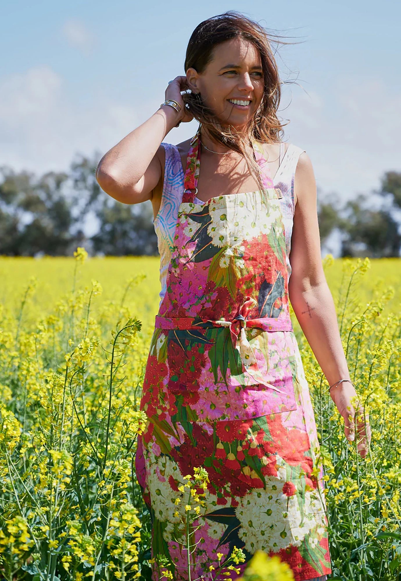 kip&co - bush christmas linen apron