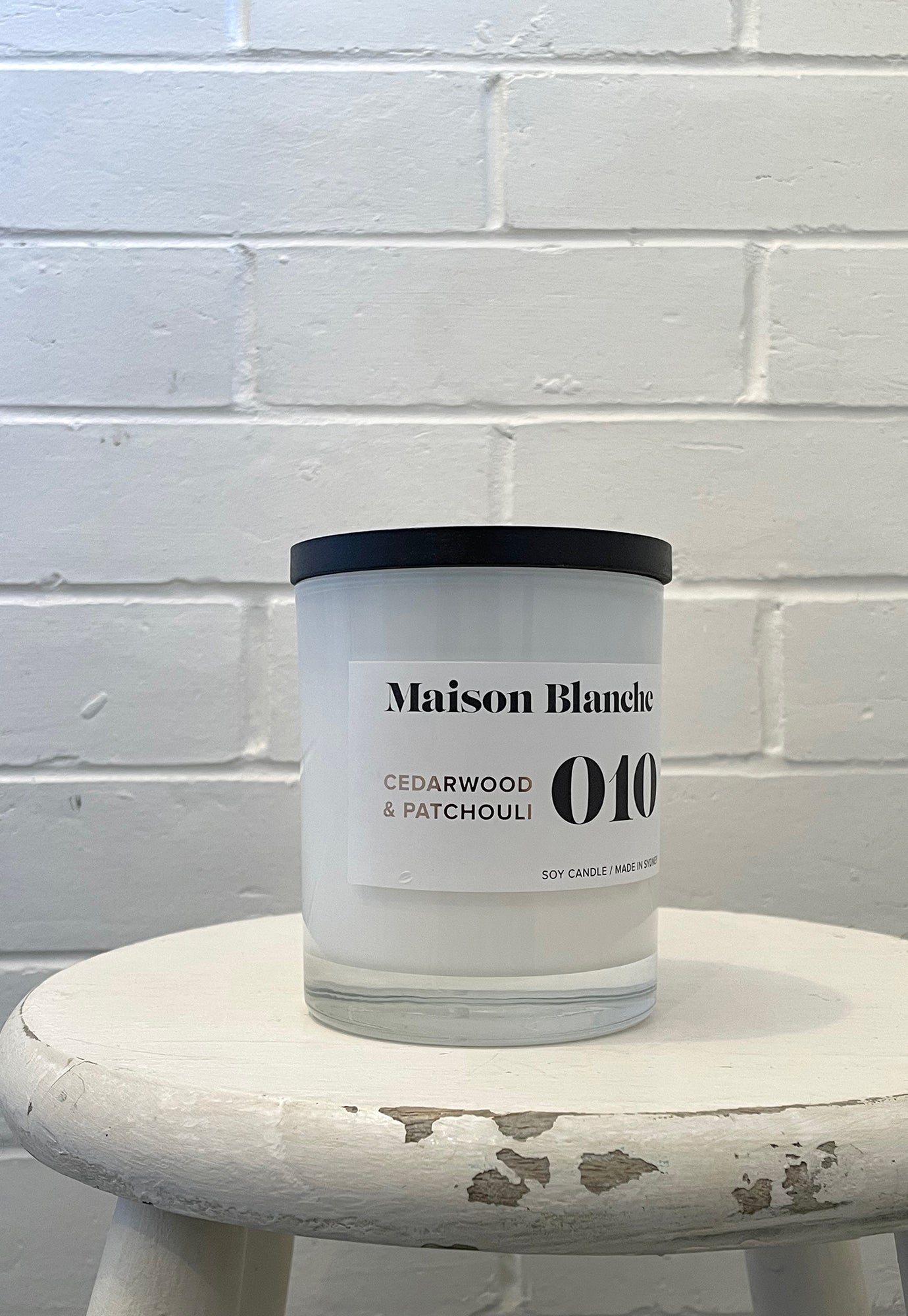 maison blanche candle - cedarwood & patchouli