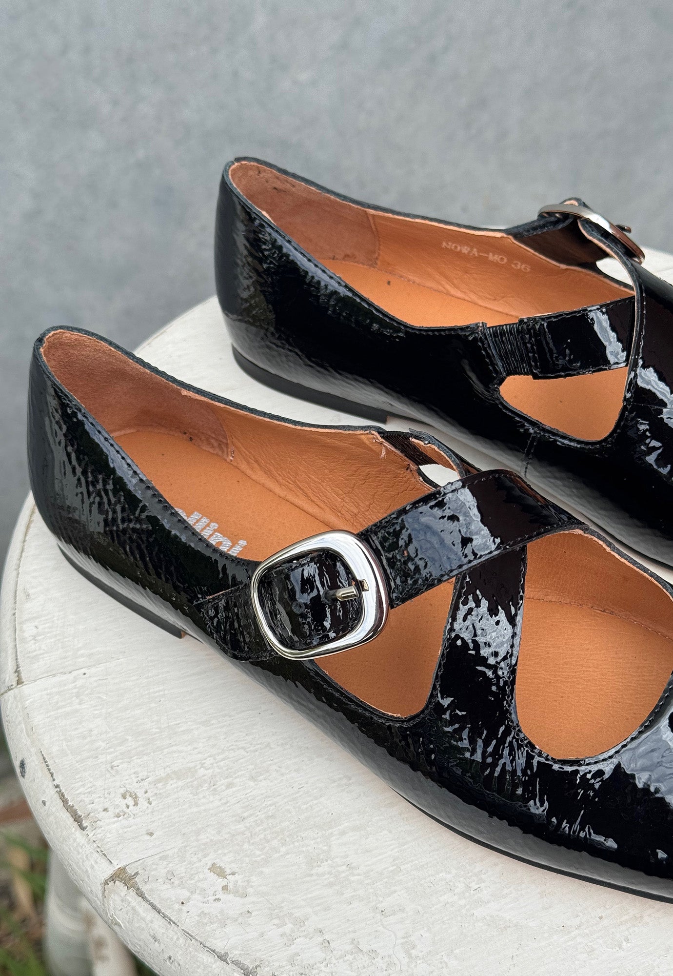 mollini - nowa - black crinkle patent