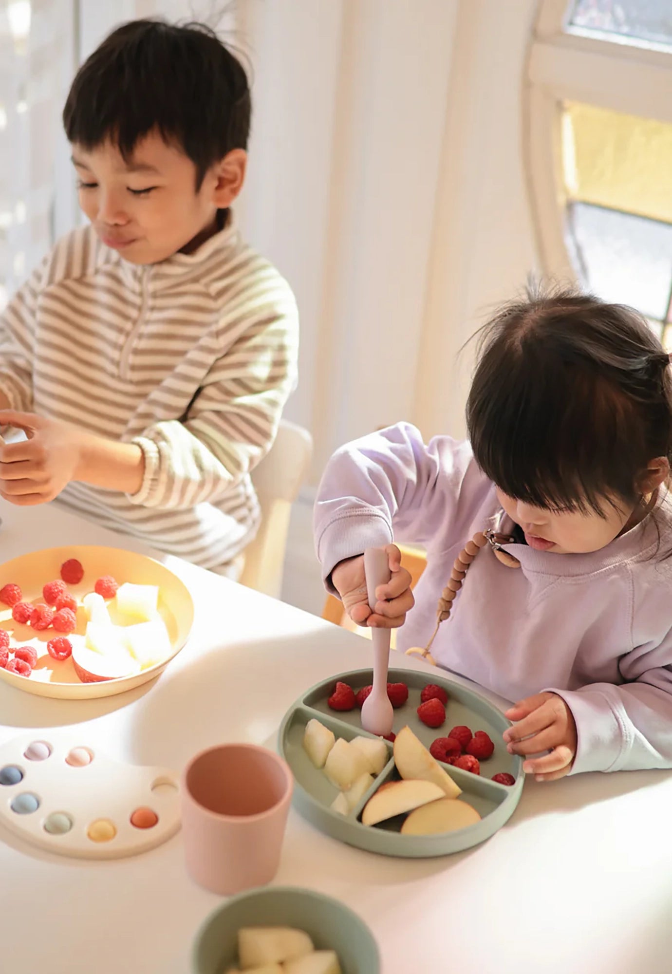 mushie - paint palette press toy