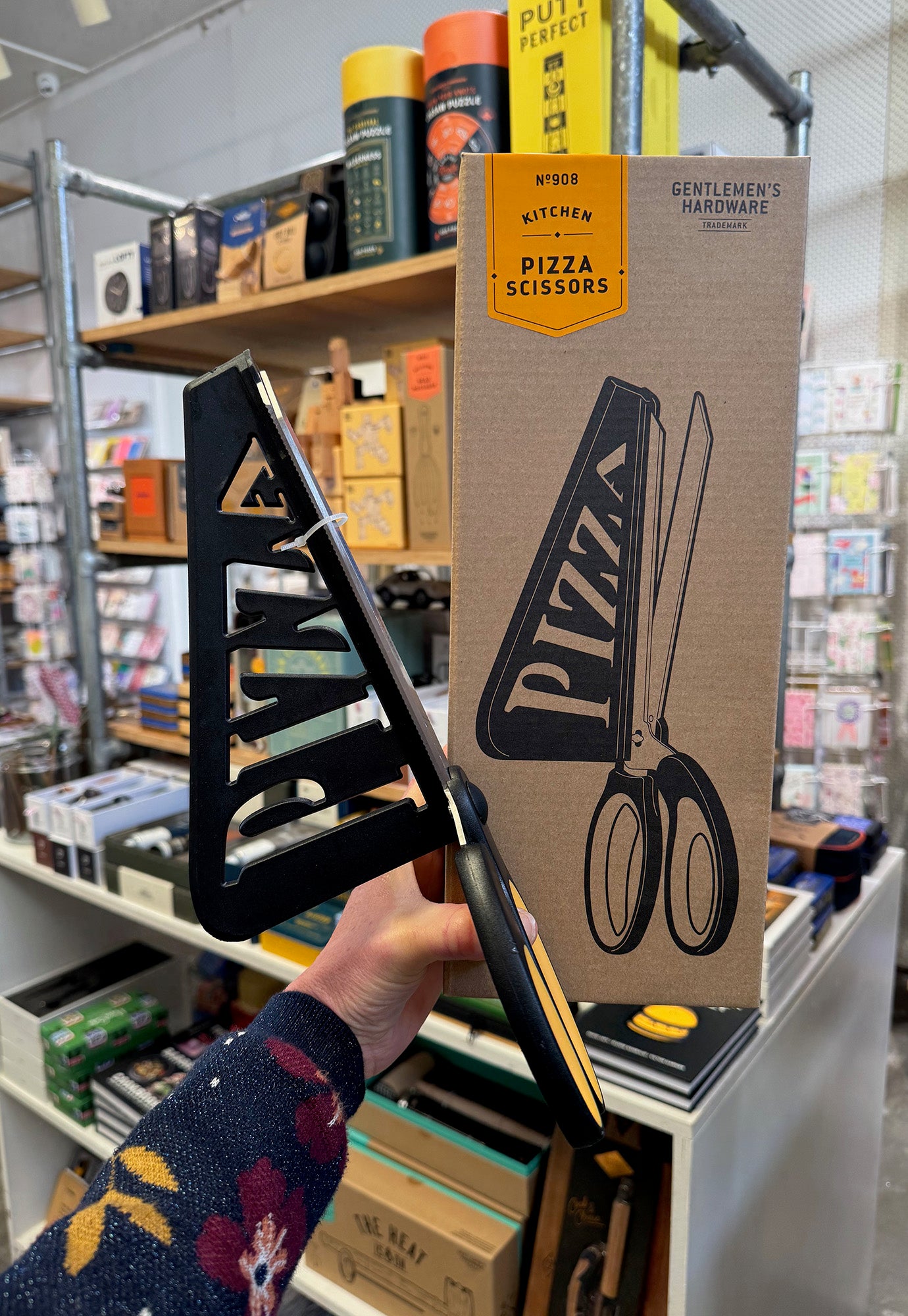 gentlemen's hardware - pizza scissors