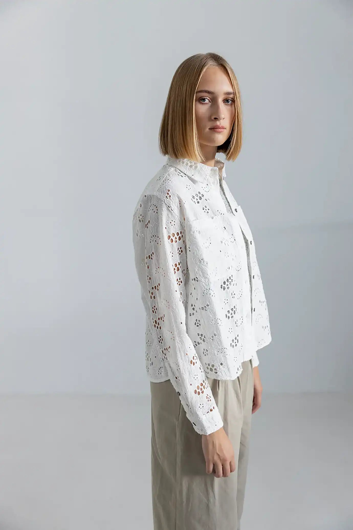 project aj117 - hannie shirt - chalk