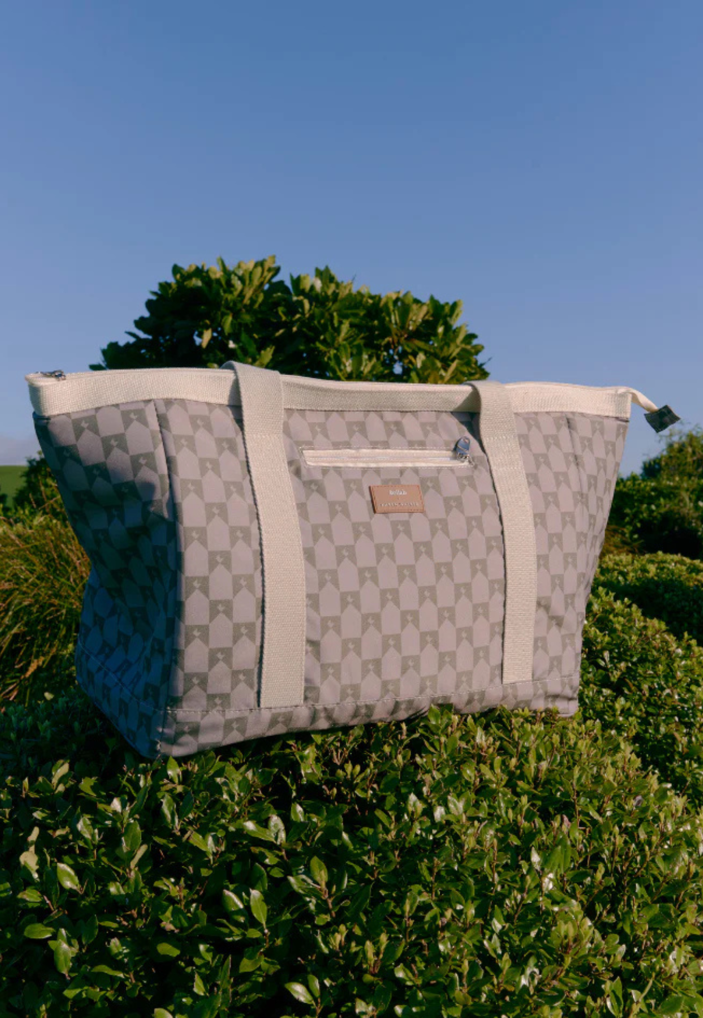 kollab x karen walker - tote bag - sage monogram