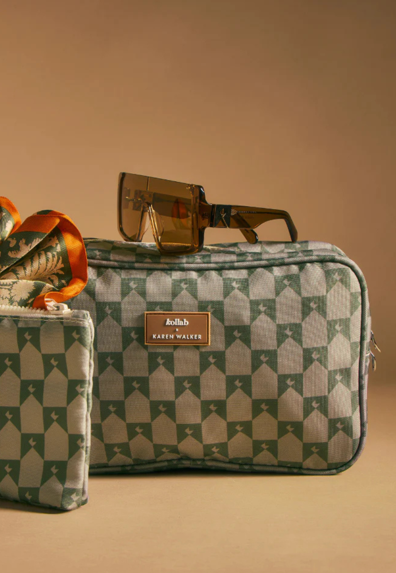 kollab x karen walker - travel bag - sage monogram
