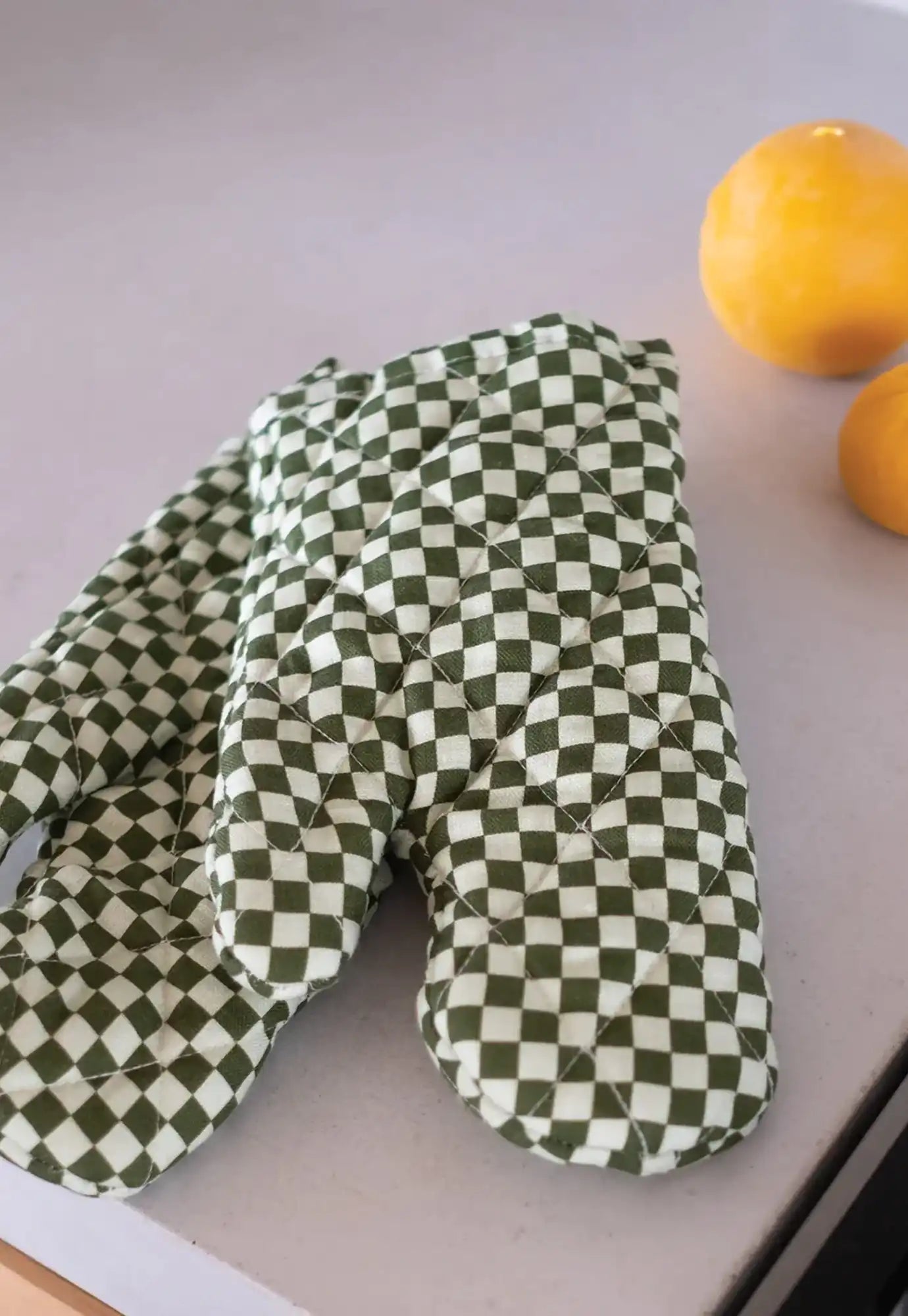 bonnie and neil - oven mitt set - tiny checkers leaf